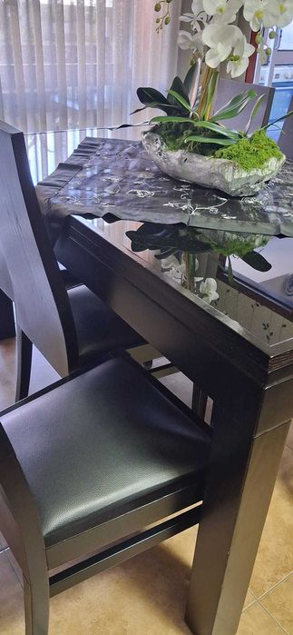 Mesa de jantar c/ 6 cadeiras