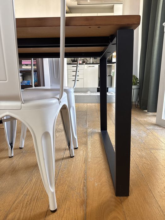 Mesa jantar com pes em metal