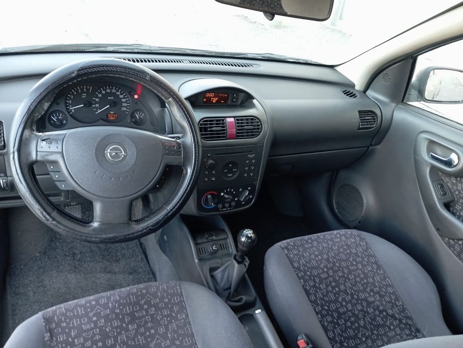 Opel corsa  1.2 CC. 130 mil kms reais 2003