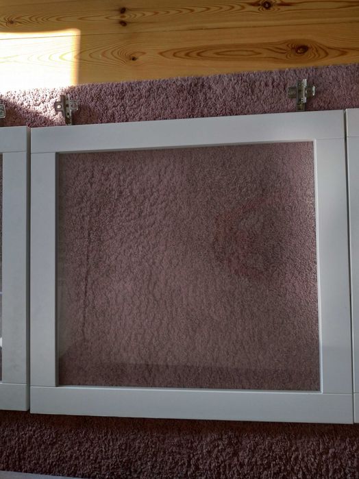 Witryna SINDVIK - ikea
 Białe