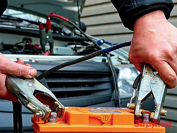 Автомобільні акумулятори на Позняках.