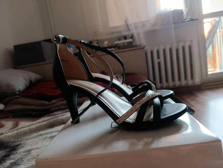 Szpilki sandałki na obcasie czarne Catwalk 36