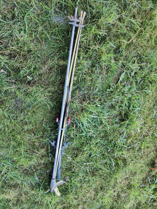 Stare drewniane narty, zabytek, retro