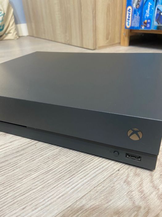 Konsola Xbox one x gold