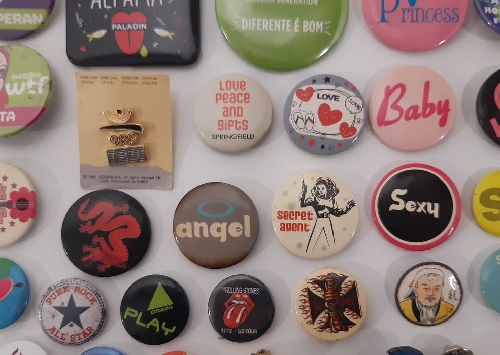 Lote de Pins, antigos e modernos, várias temáticas