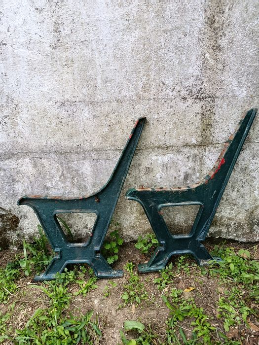 Banco de jardim em ferro fundido