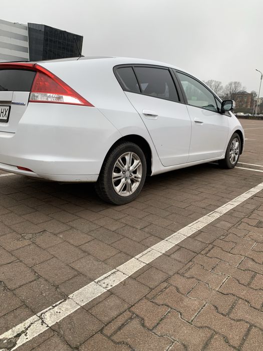 Хонда інсайт гібрид 2010р