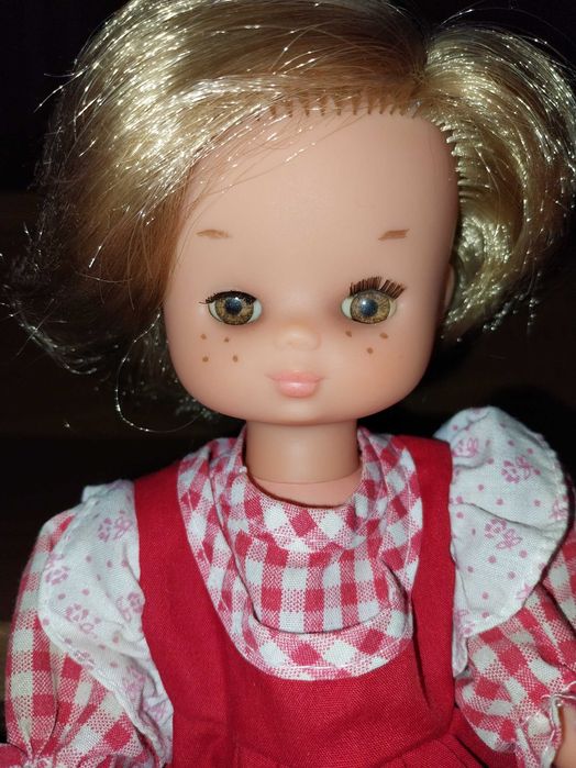 Lesly - Boneca Antiga426479944048332801