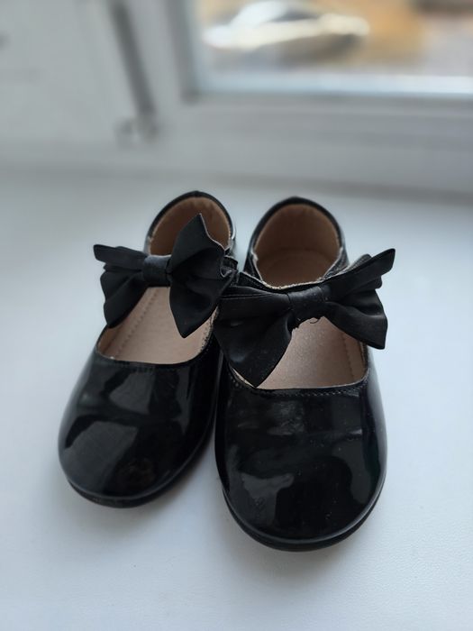 Туфельки для дівчинки