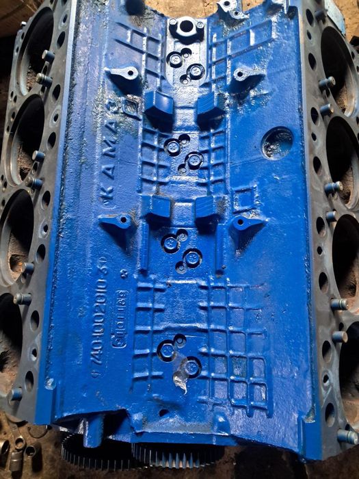 Продам блок та стремянки на КАМАЗ