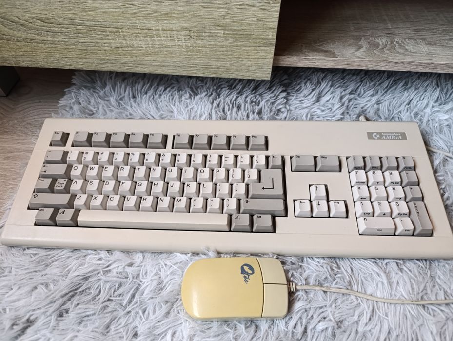 Amiga 2000 commodore stary komputer niezwykle rzadki