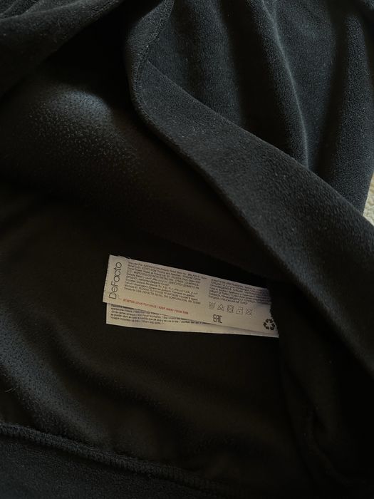 Костюм велюровий чорного кольору,розміру S,за усіма замірами у лс