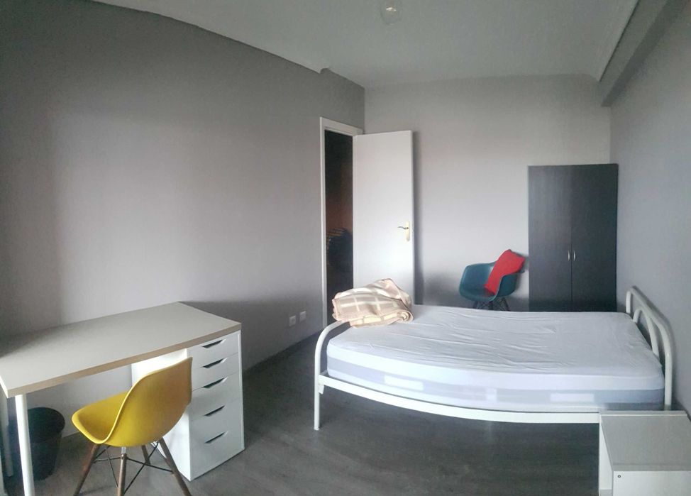 Arrendar alugar quarto Aveiro, 500m da Universidade. 4 Estudante. 919 353 041.
