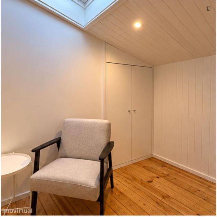 Quarto - localizado em Mafamude Porto