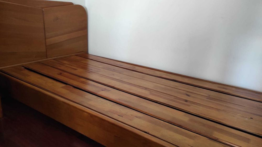 Conjunto de quarto Saint Clair — cama, mesinha e espelho