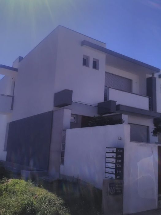 Aluga se Moradia germinada Remelhe Barcelos