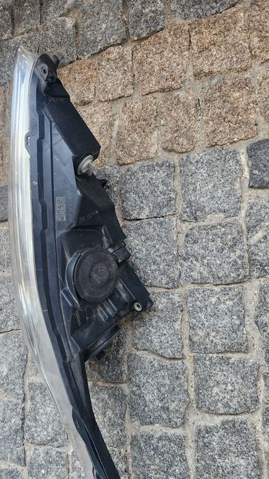 Farol frente esquerdo Ford Fiesta