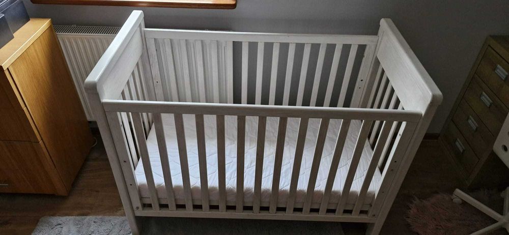 Dębowe łóżeczko dziecięce