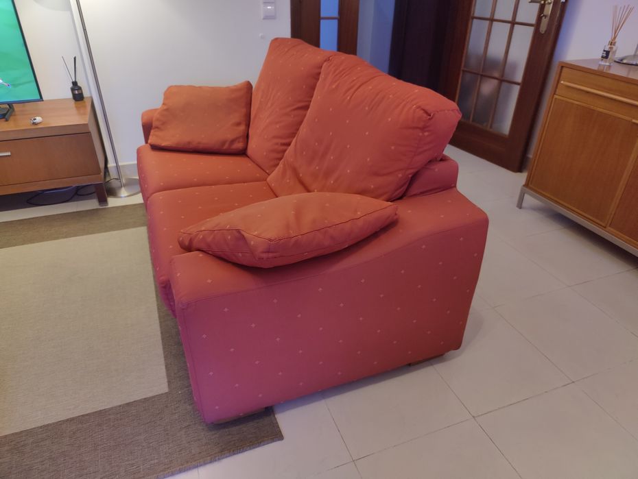Sofá em tecido de muito boa qualidade – 2 lugares