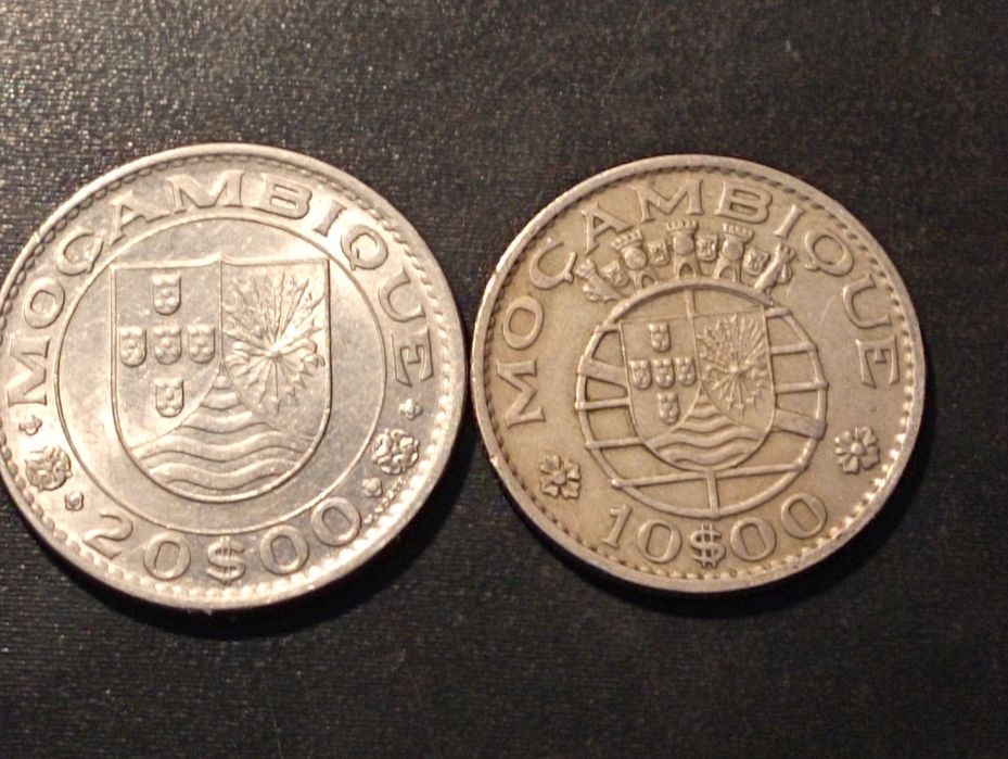 2 moedas 10 escudos(1968) 20 escudos (1972) - Moçambique - Soberbas