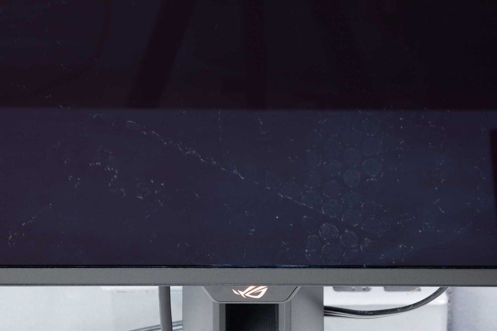 Монітор ASUS ROG Swift OLED PG32UCDMR з нюансом у антибліковому покритті