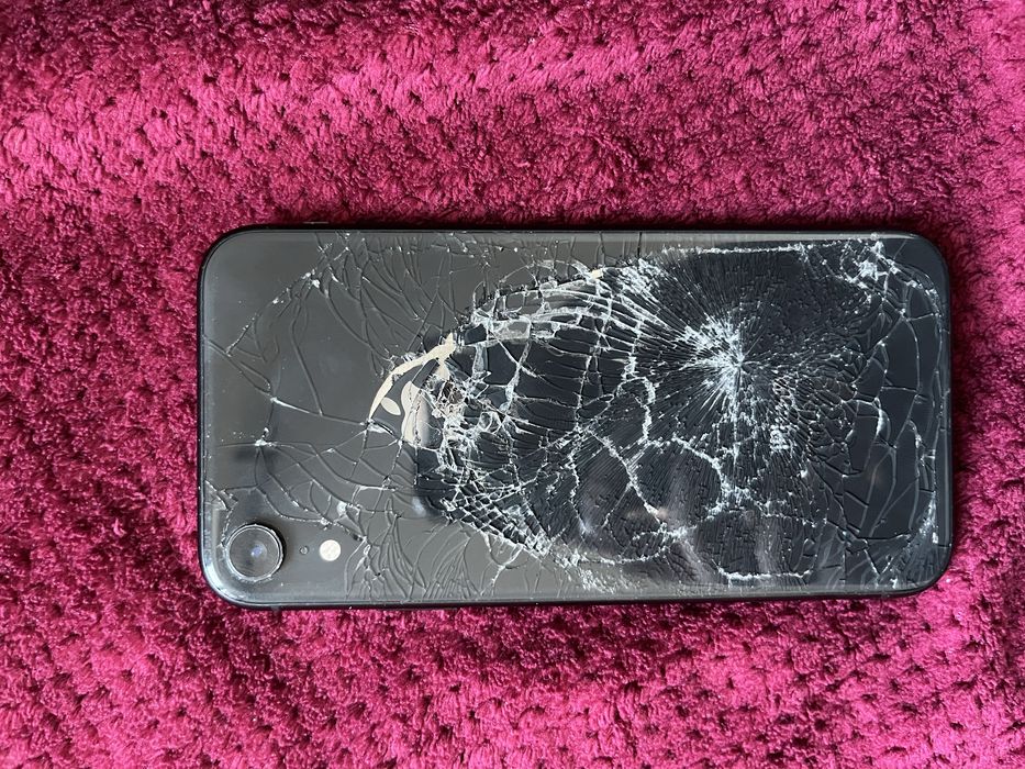 iPhone XR (Black) — Do naprawy / Uszkodzone plecki i gniazdo / Bateria 78%