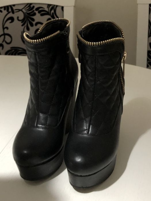 Ботильйони на платформі