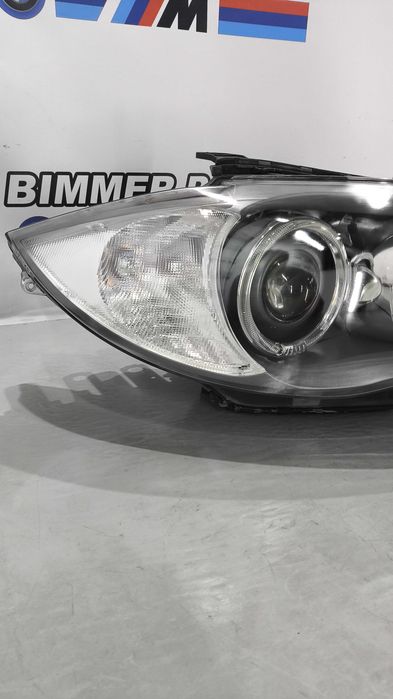Farol BMW Serie 1 (E81/E82/E87/E88) Direito Xenon Pré-LCI Com Angel Eyes