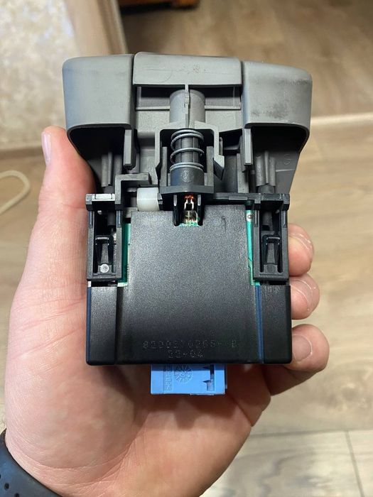 Панель приладів Рено Сценік 2,кнопка стояночного гальма Рено Сценік 2