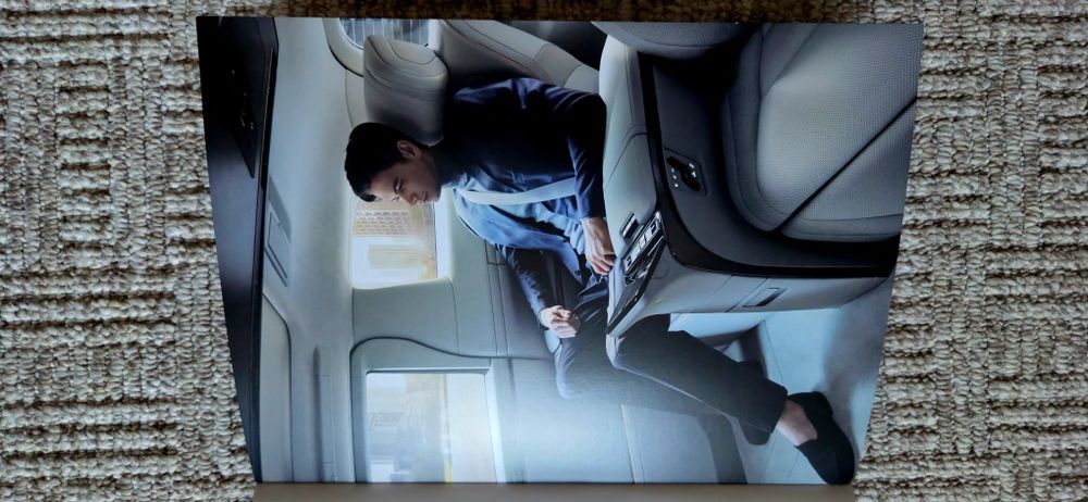 Prospekt Lexus LM 350H AWD na innej BMW 7, 8 , AMG !