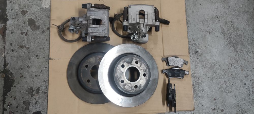 Tarcze klocki zaciski tył tylne Ford C-Max mk2 II kompletny układ