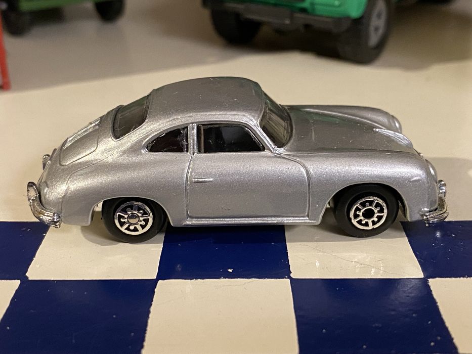 Porsche 356A 1/64 Maisto