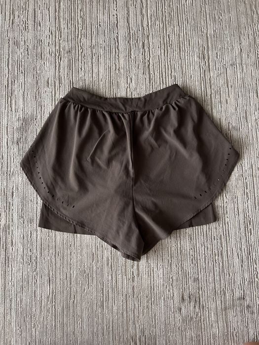 Жіночі спортивні шорти adidas