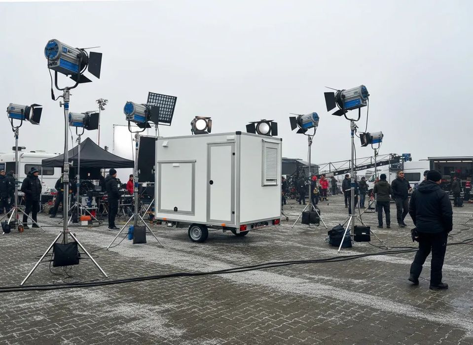 Nowim Przyczepa  Przyczepa socjalna toaleta z prysznicem szatnia mobilna 1300 kg nowa