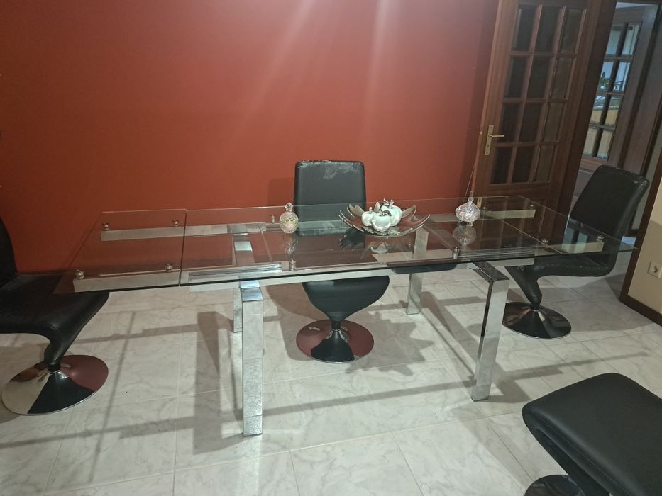 Mesa em vidro c/cadeiras