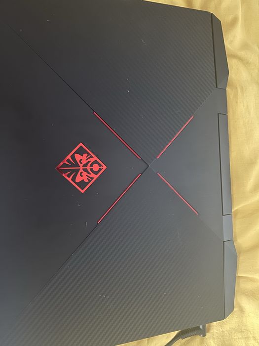 Laptop gamingowy bez baterii