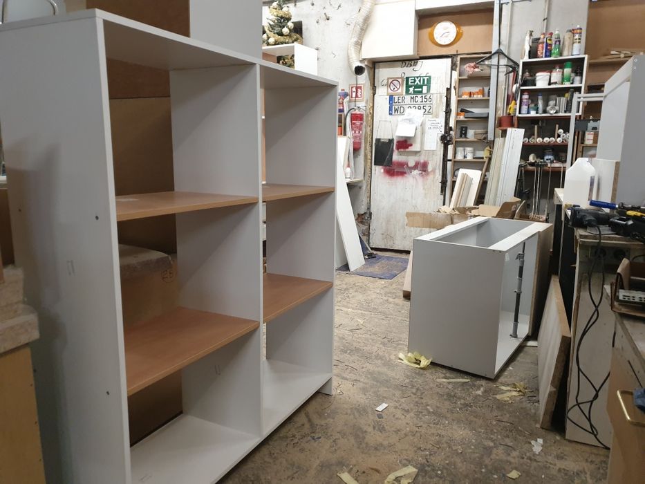 Stolarz wykona meble na wymiar / projekt / realizacja