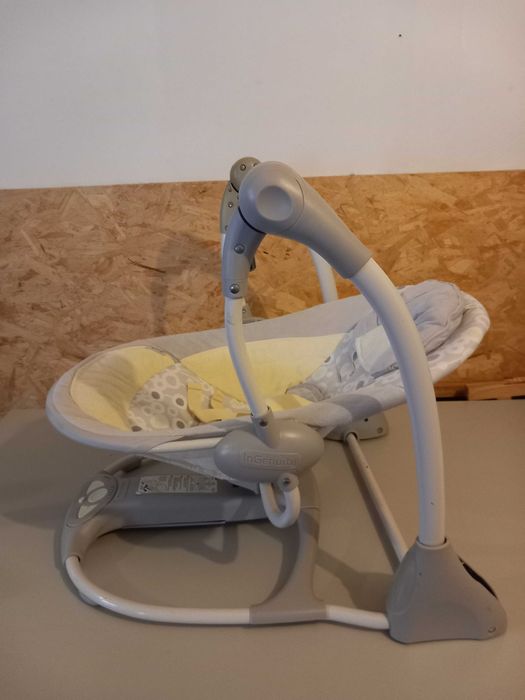 Espreguiçadeira embala sozinha