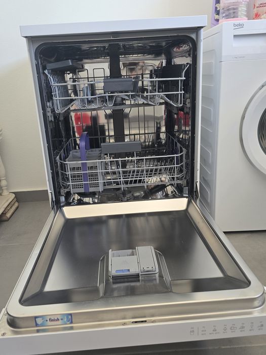 Beko DFN28432W – Máquina de Lavar Loiça 14 Conjuntos – Excelente Estado