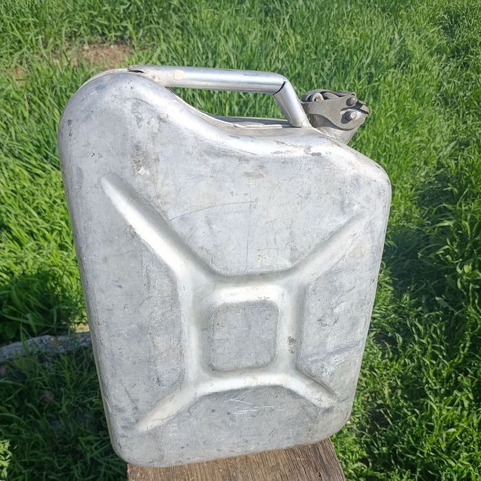 Продам алюминиевую канистру