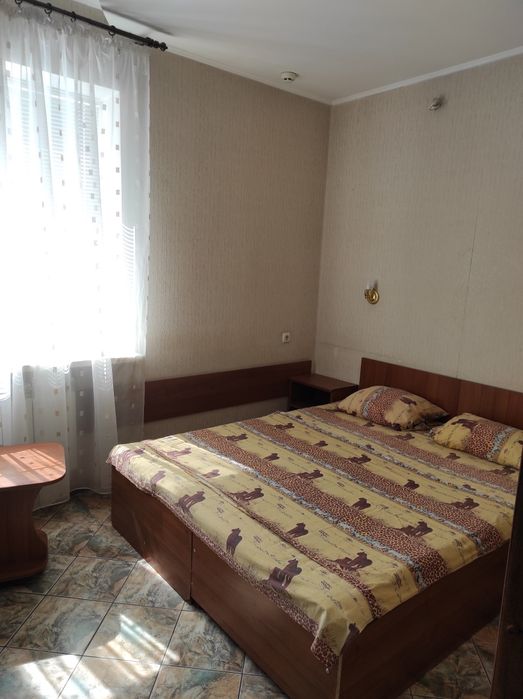 Подобово оренда з банею , банкет залом , мангальною зоною , порковкою