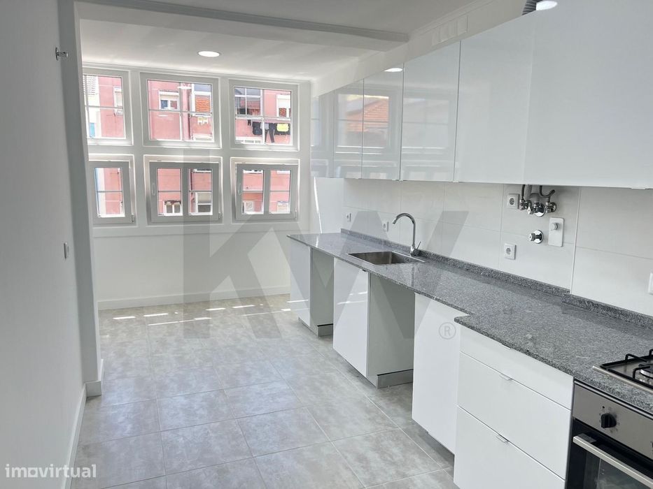Apartamento para Arrendamento T3+1 em Alvalade