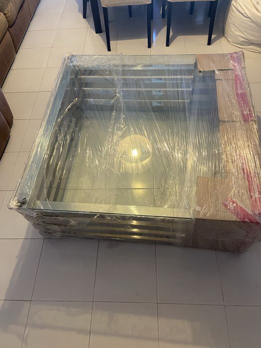 Mesa de centro em aço e vidro temperado