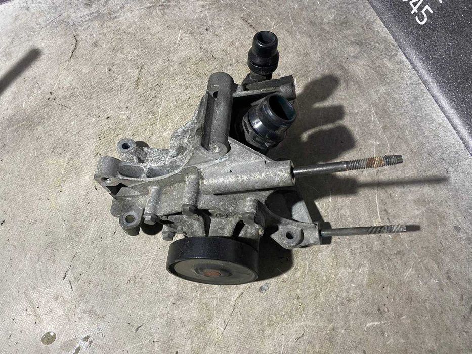 Водяний насос помпа охолодження в зборі Toyata Rav 4 XA40 / Avensis T27 2.0d 782300803