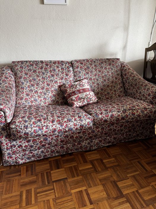 Sofá tecido floral