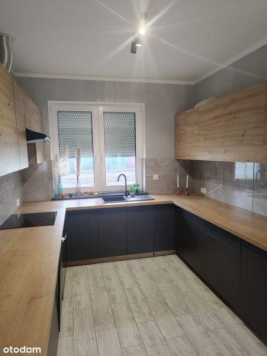 Dom wolnostojący parterowy  z użytkowym poddaszem urządzony pod klucz