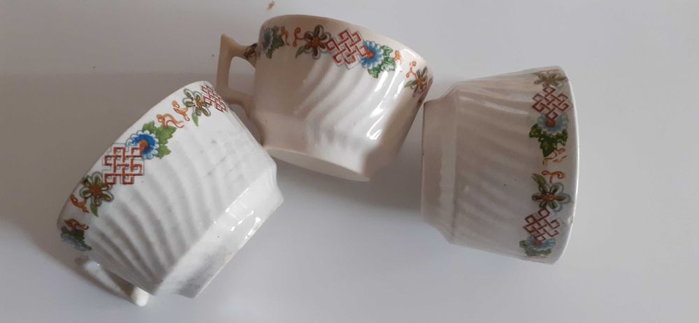 3 canecas muito antigas R.F. Sacavém