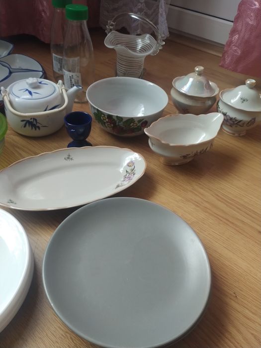 Тарелки блюдо ваза чашка конфетница салатница  сахарница тортовница