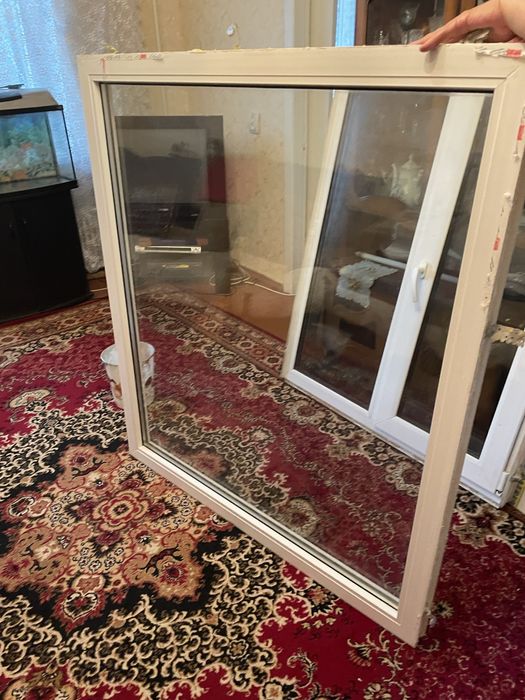 Металлопластиковые окна и балконная б/у рама