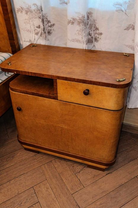 Dwie eleganckie drewniane szafki nocne w stylu art déco / vintage